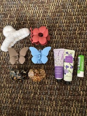 Assorted Hair Clips and Hand Cream Set - Floral & Butterfly Clips